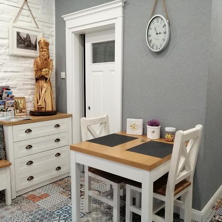 Apartman Sv. Urban บราติสลาวา ภายนอก รูปภาพ