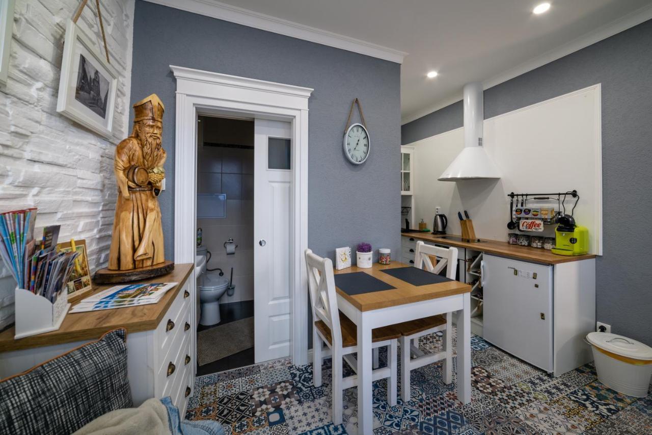 Apartman Sv. Urban บราติสลาวา ภายนอก รูปภาพ