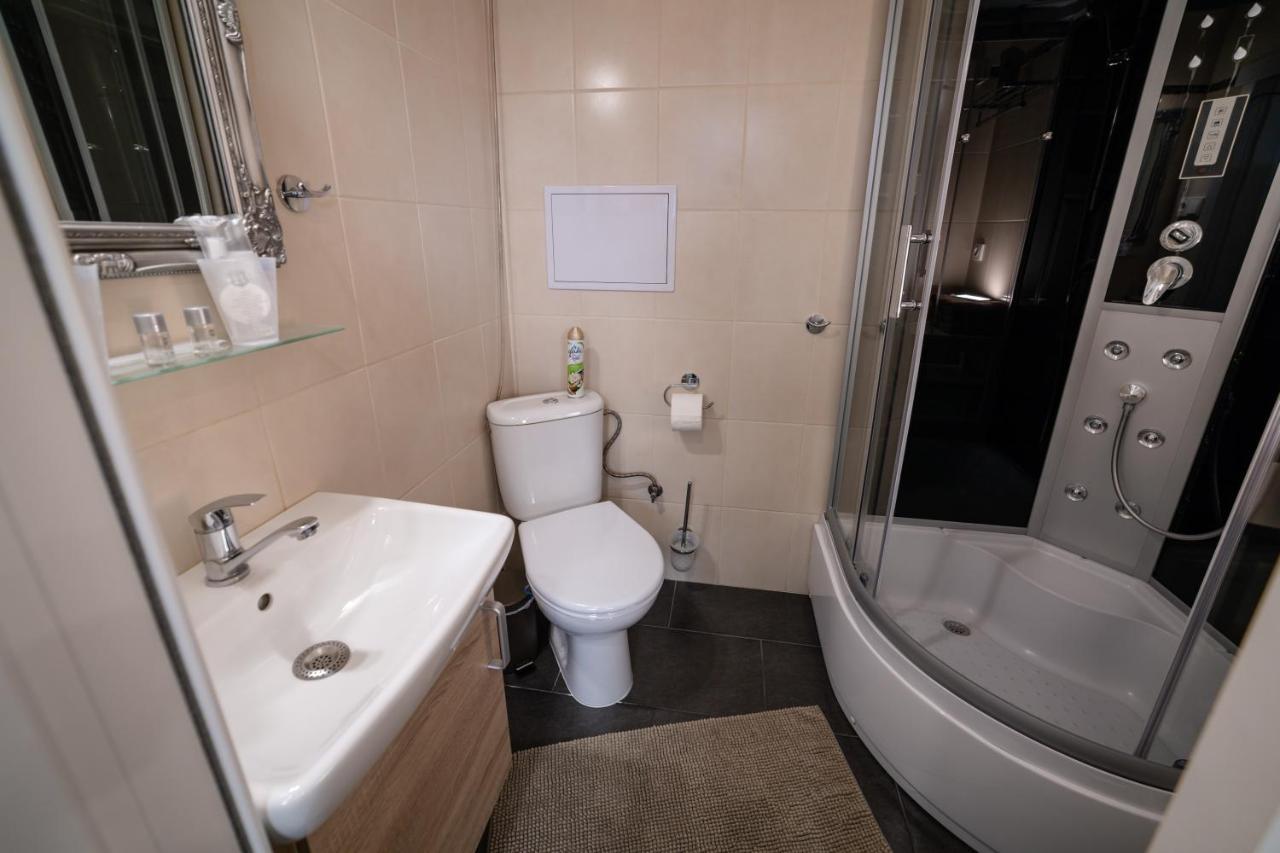 Apartman Sv. Urban บราติสลาวา ภายนอก รูปภาพ